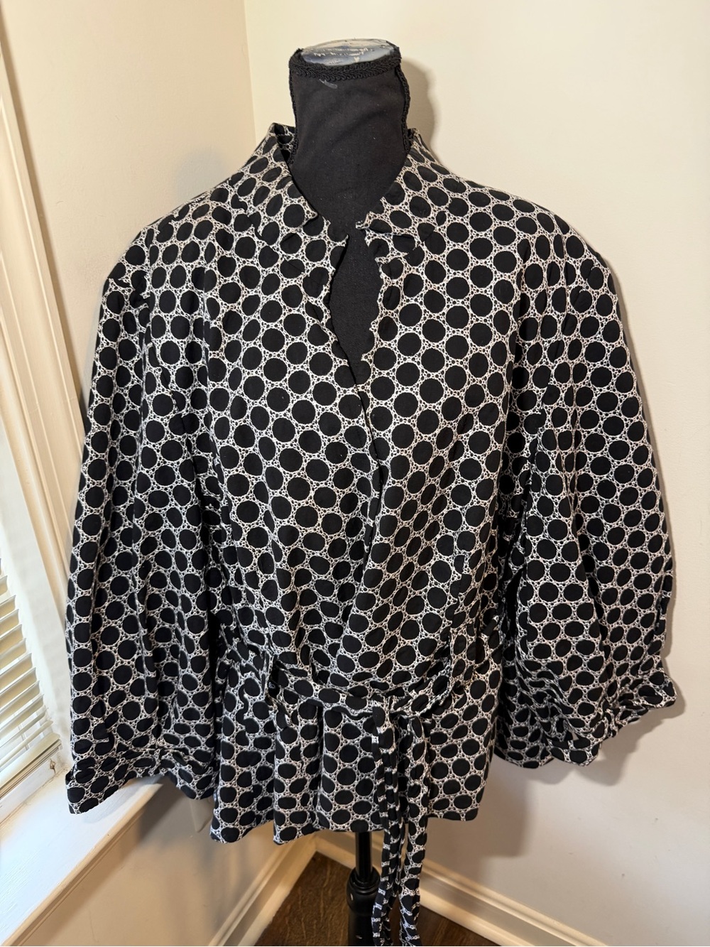 Levine Classics 28W Black White Circle Print Tie Waist Jacket Top